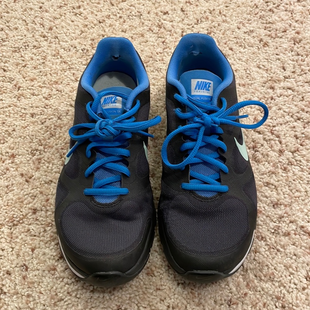 Nike low top trainers, size 8.